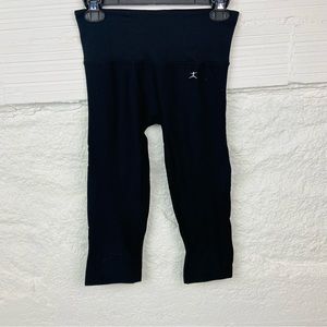 DANSKIN black stretch yoga capri workout training pants size small